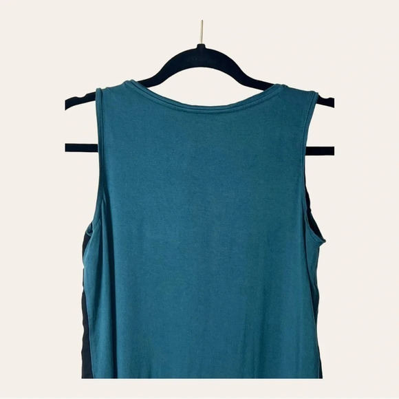 0886. WHITE HOUSE BLACK MARKET BLOUSE SLEEVELESS TEAL AND‎ BLACK IN COLOR - Picture 7 of 8